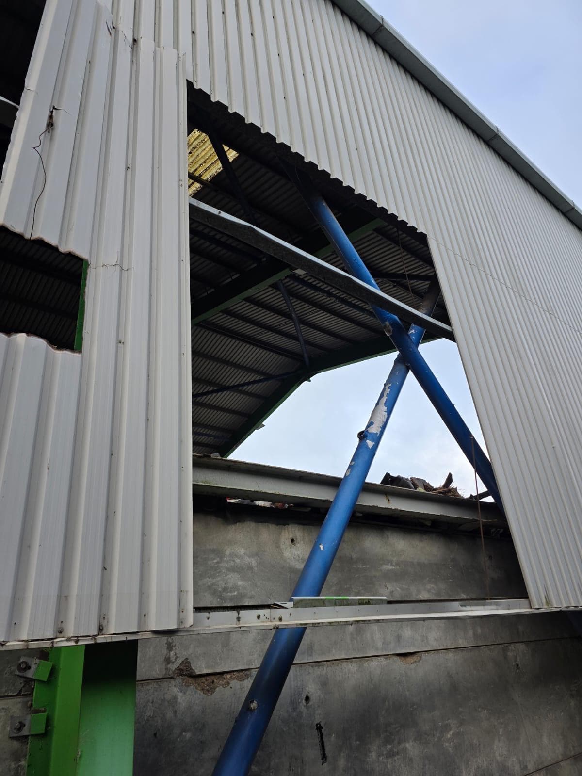 Roof overcladding industrial project