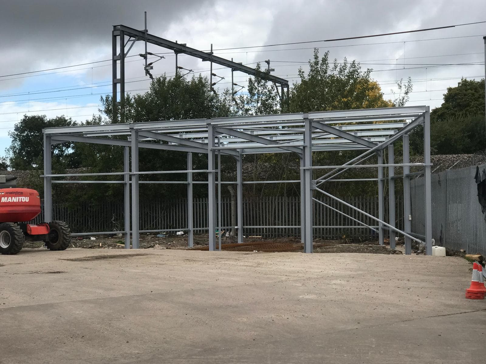Steel frame unit erection alongside railway infrastructure